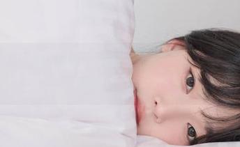 看看Kang Inkyung如何在圣诞节Cos里调皮捣蛋，图集中藏着冬日的温暖。